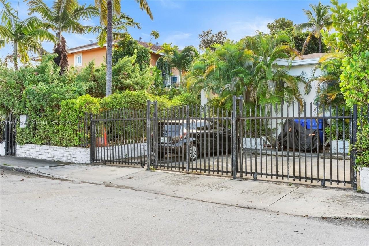 1460 Nw 2nd St #1458 - Photo 2 of 13