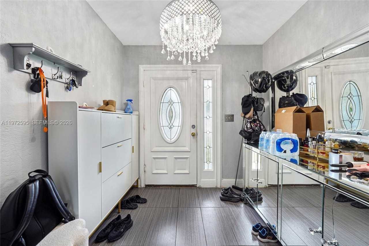 2534 Monroe St - Photo 2 of 37