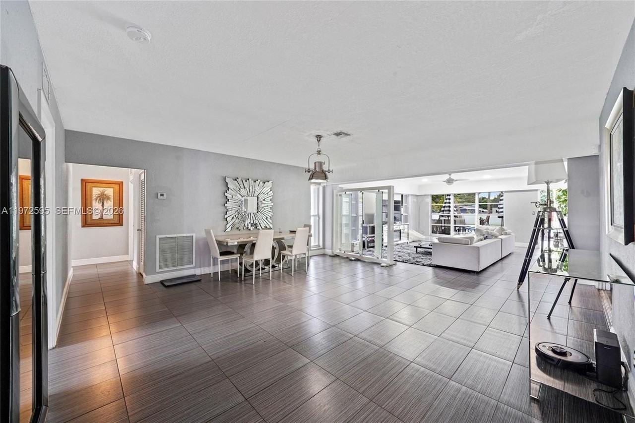 2534 Monroe St - Photo 3 of 37