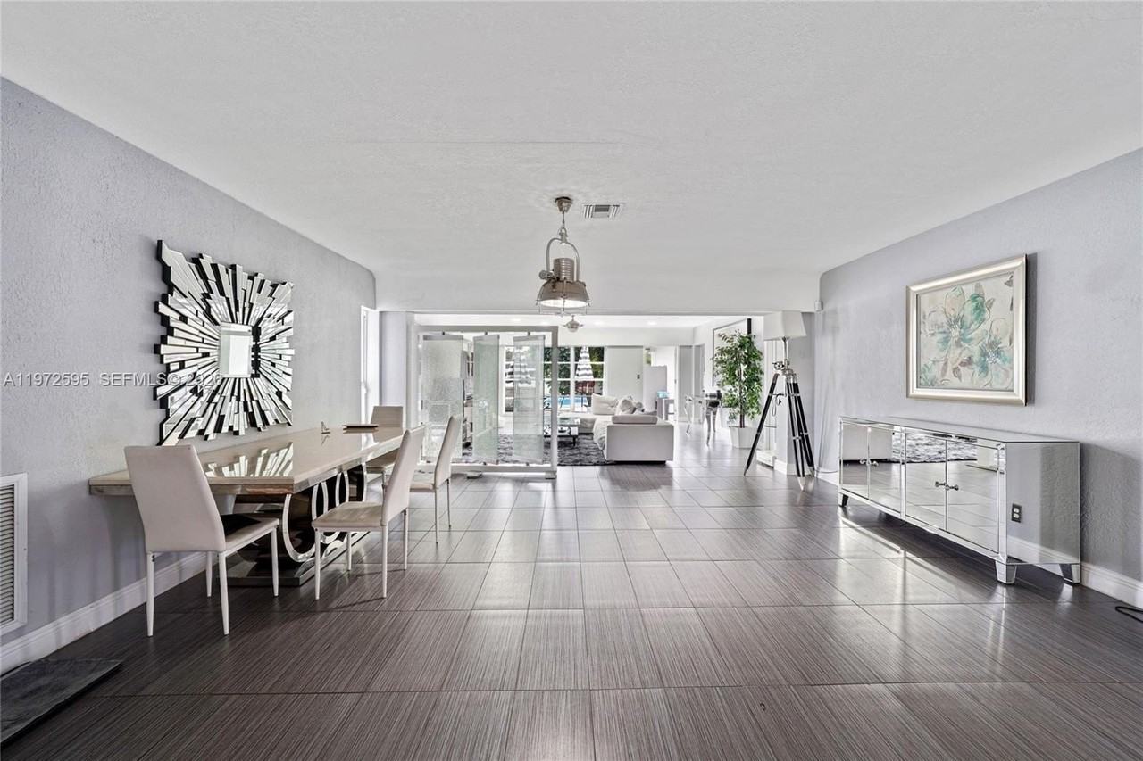 2534 Monroe St - Photo 4 of 37