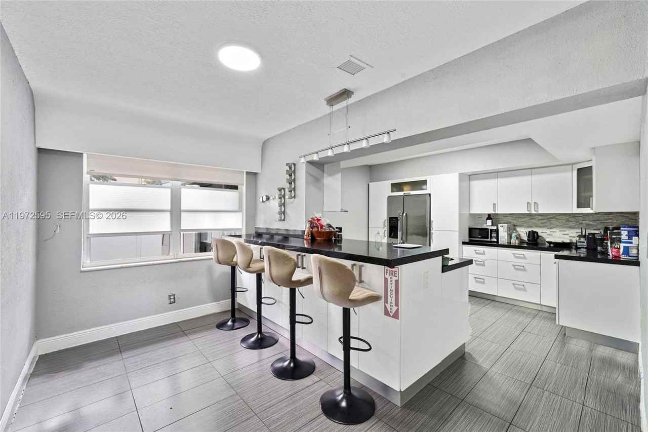 2534 Monroe St - Photo 7 of 37