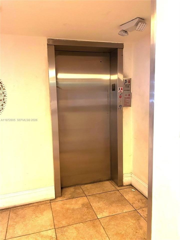 910 Michigan Ave #501 - Photo 2 of 12