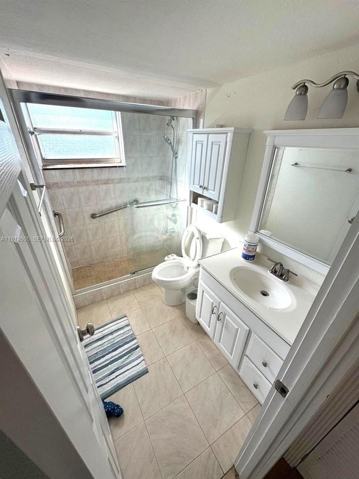 910 Michigan Ave #501 - Photo 3 of 12