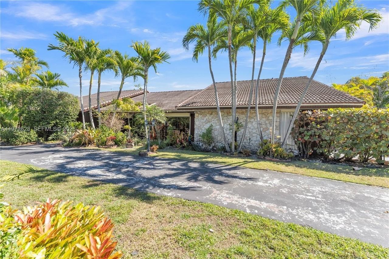 15305 Sw 74th Ct - Photo 2 of 50