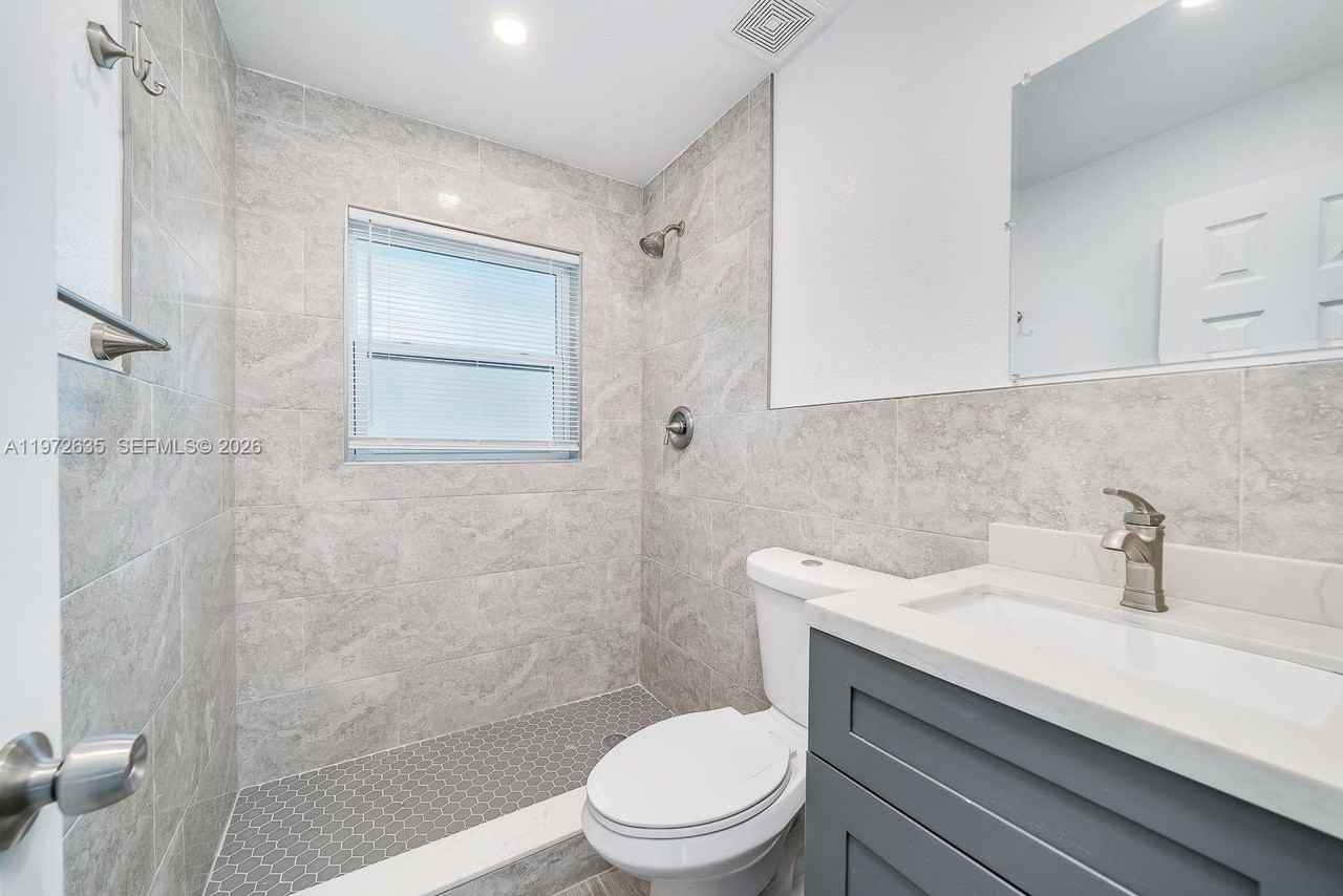 1907 Mckinley St #2 - Photo 2 of 11