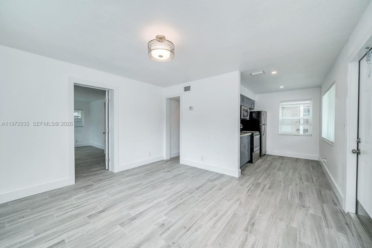 1907 Mckinley St #2 - Photo 6 of 11