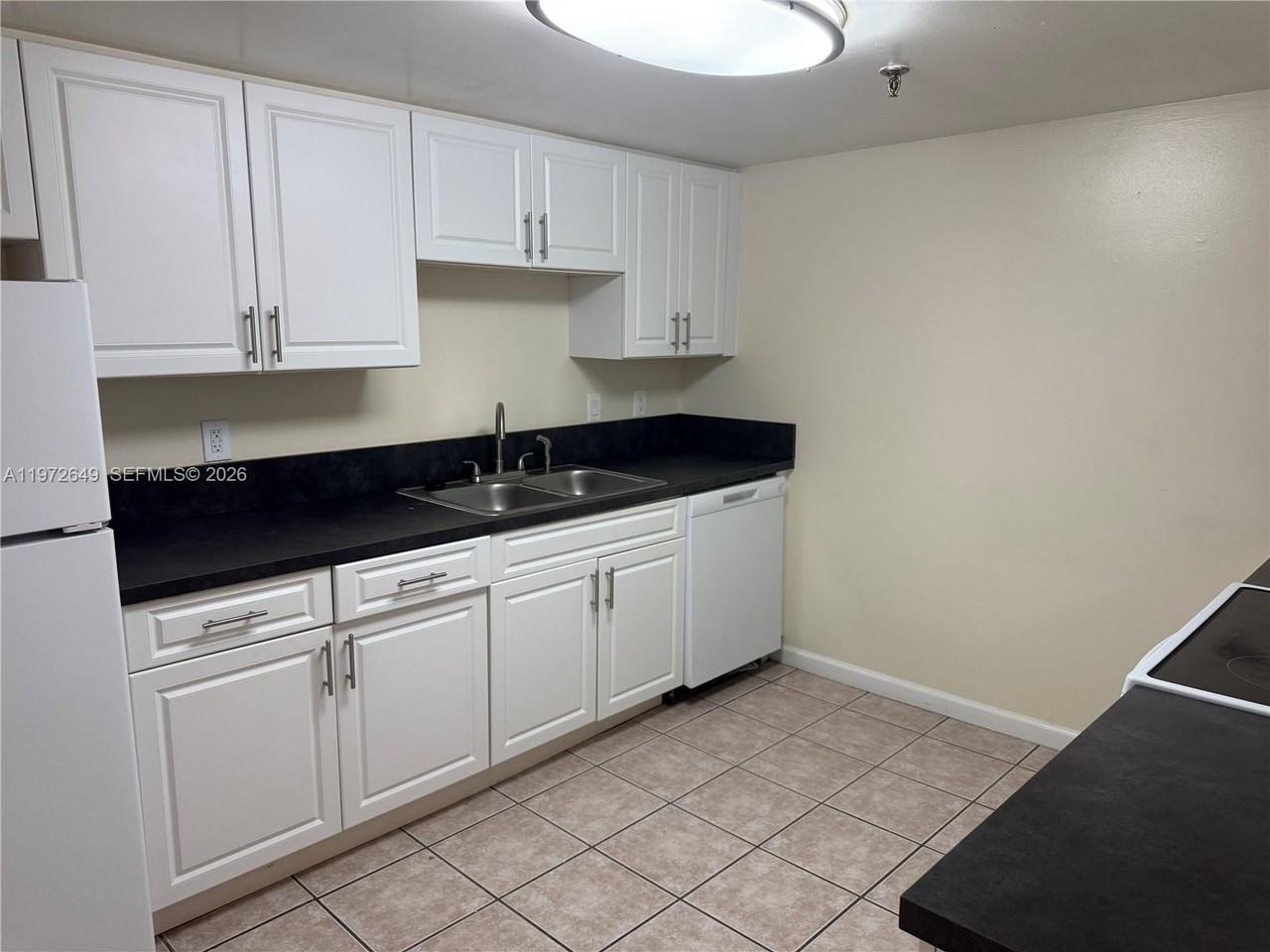 915 Nw 1st Ave - Photo 5 of 13