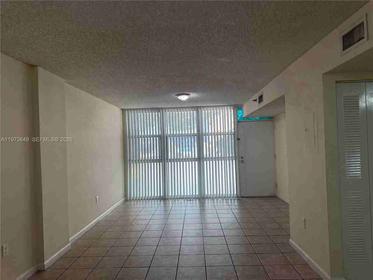 915 Nw 1st Ave - Photo 6 of 13