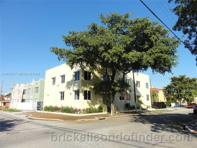 1469 Sw 5th St #8 - Photo 6 of 13