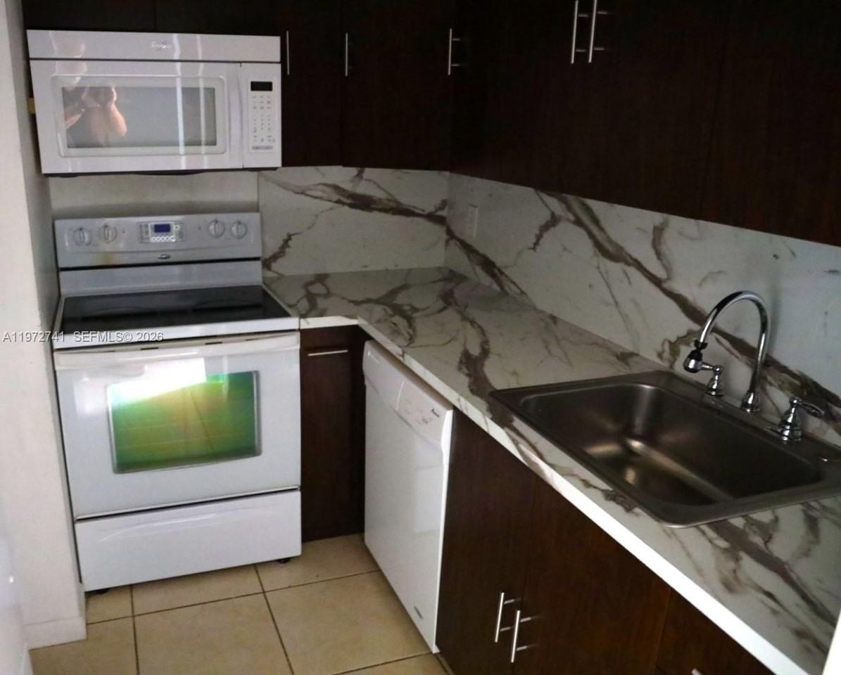 13714 Sw 90th Ave #25 - Photo 2 of 15