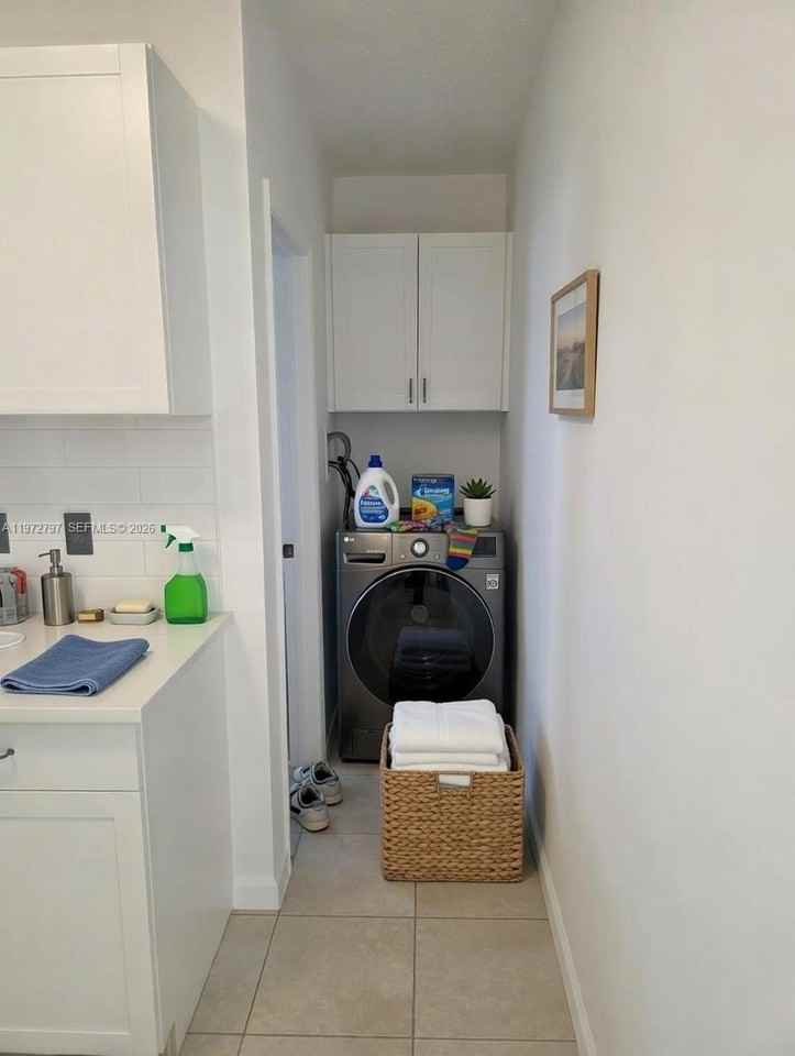 632 Nw 14th Ter #1 - Photo 3 of 9