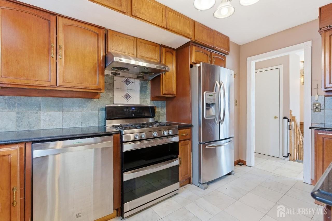 6 Cherry St - Photo 7 of 30