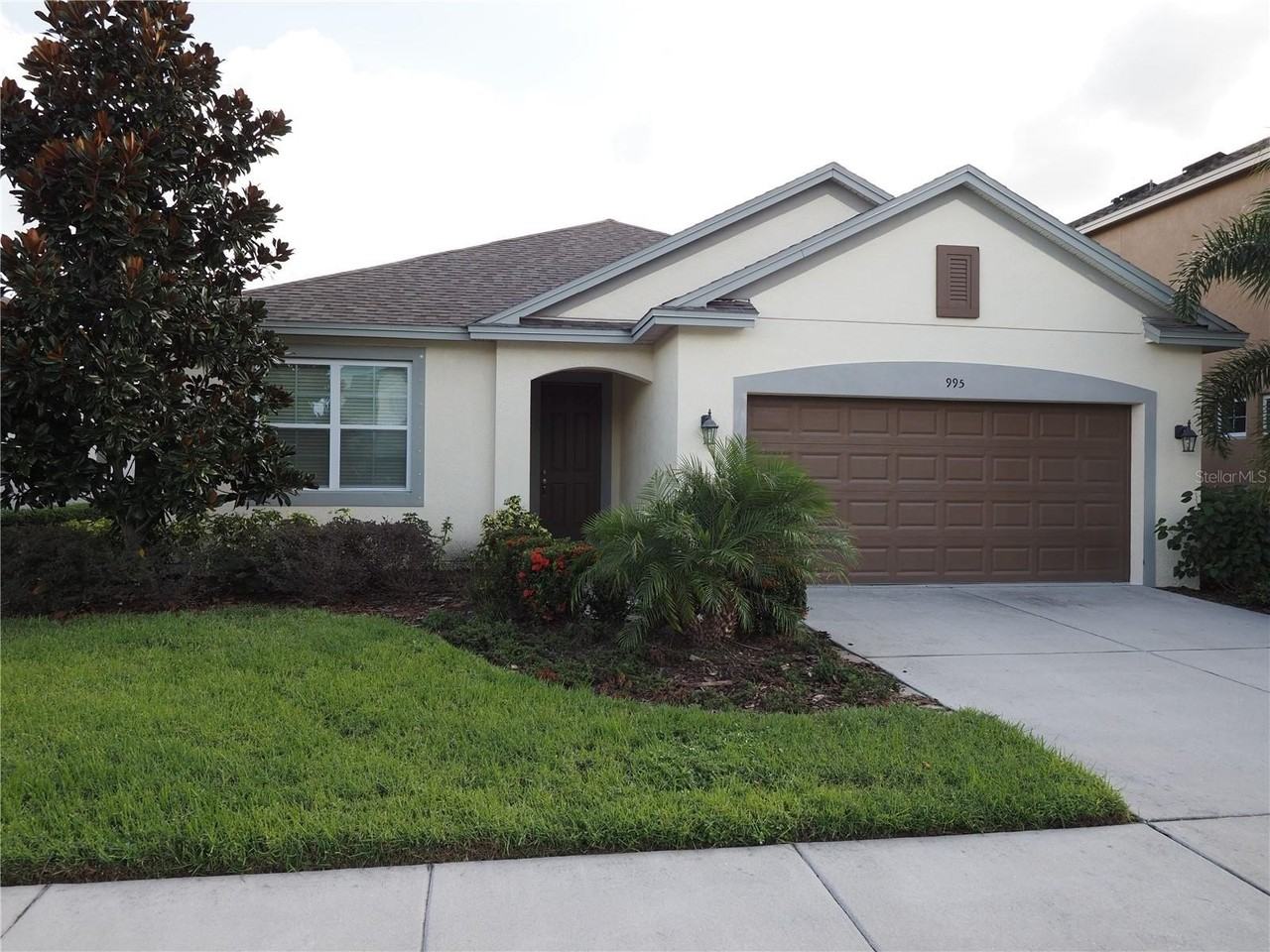 995 Molly Cir - Photo 3 of 46