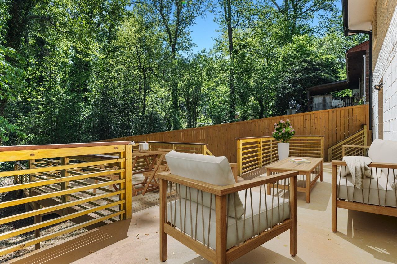 Jefferson Ter - Photo 3 of 17