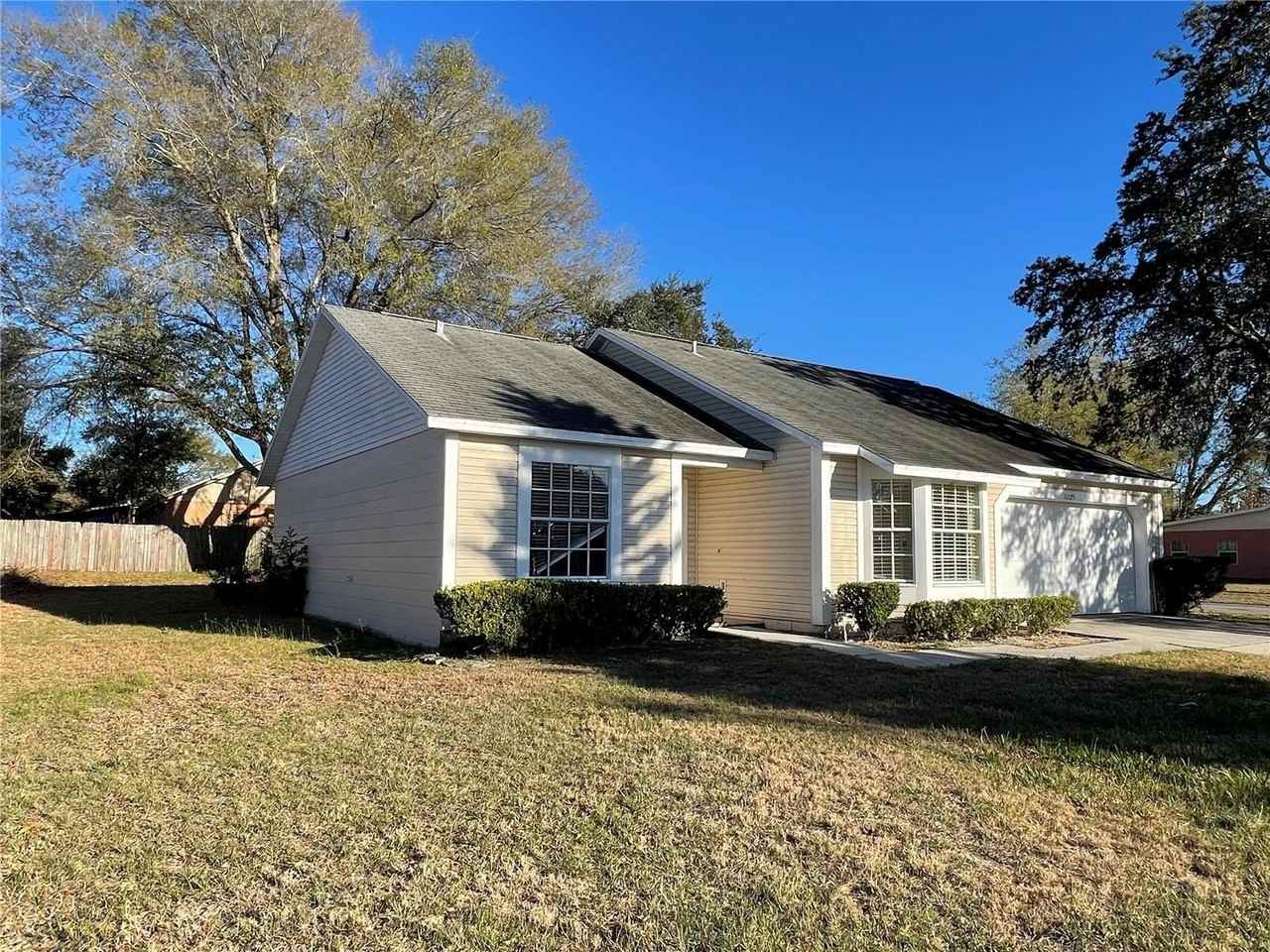 2229 Bridgewood Trl - Photo 2 of 21