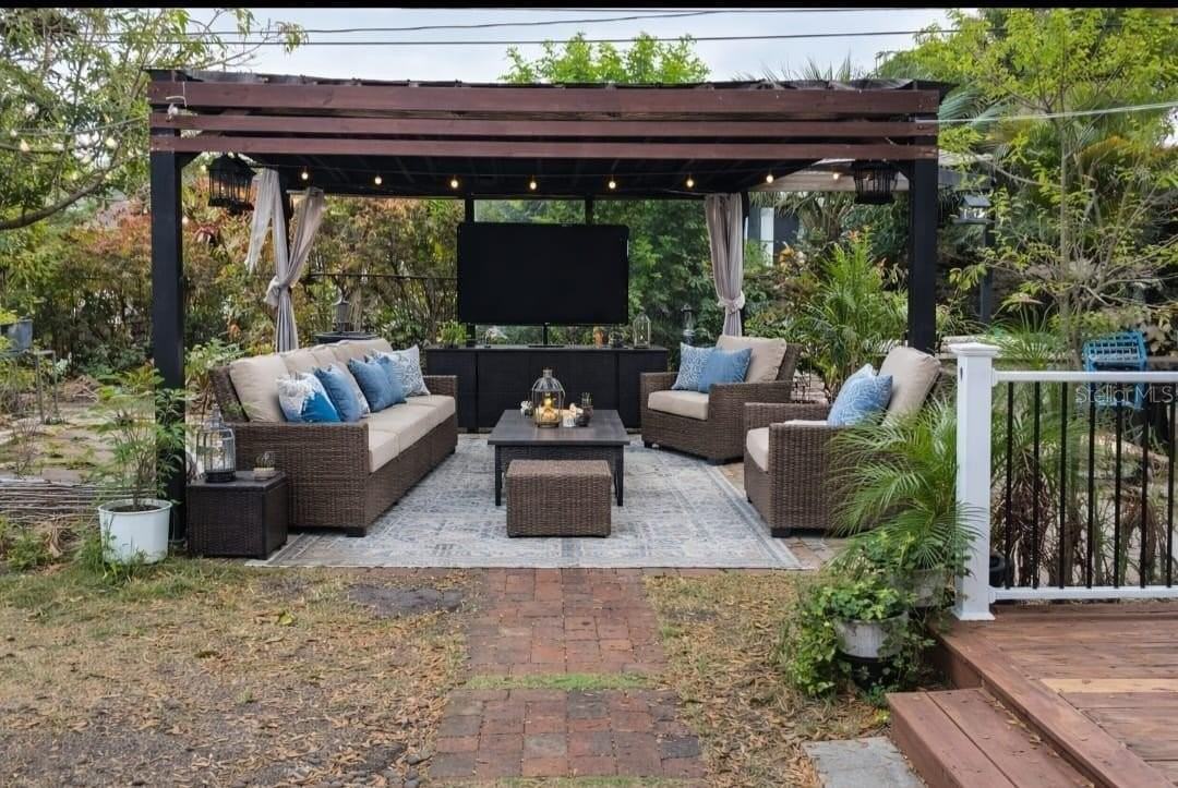 1761 Sw Monterrey Ln - Photo 3 of 17