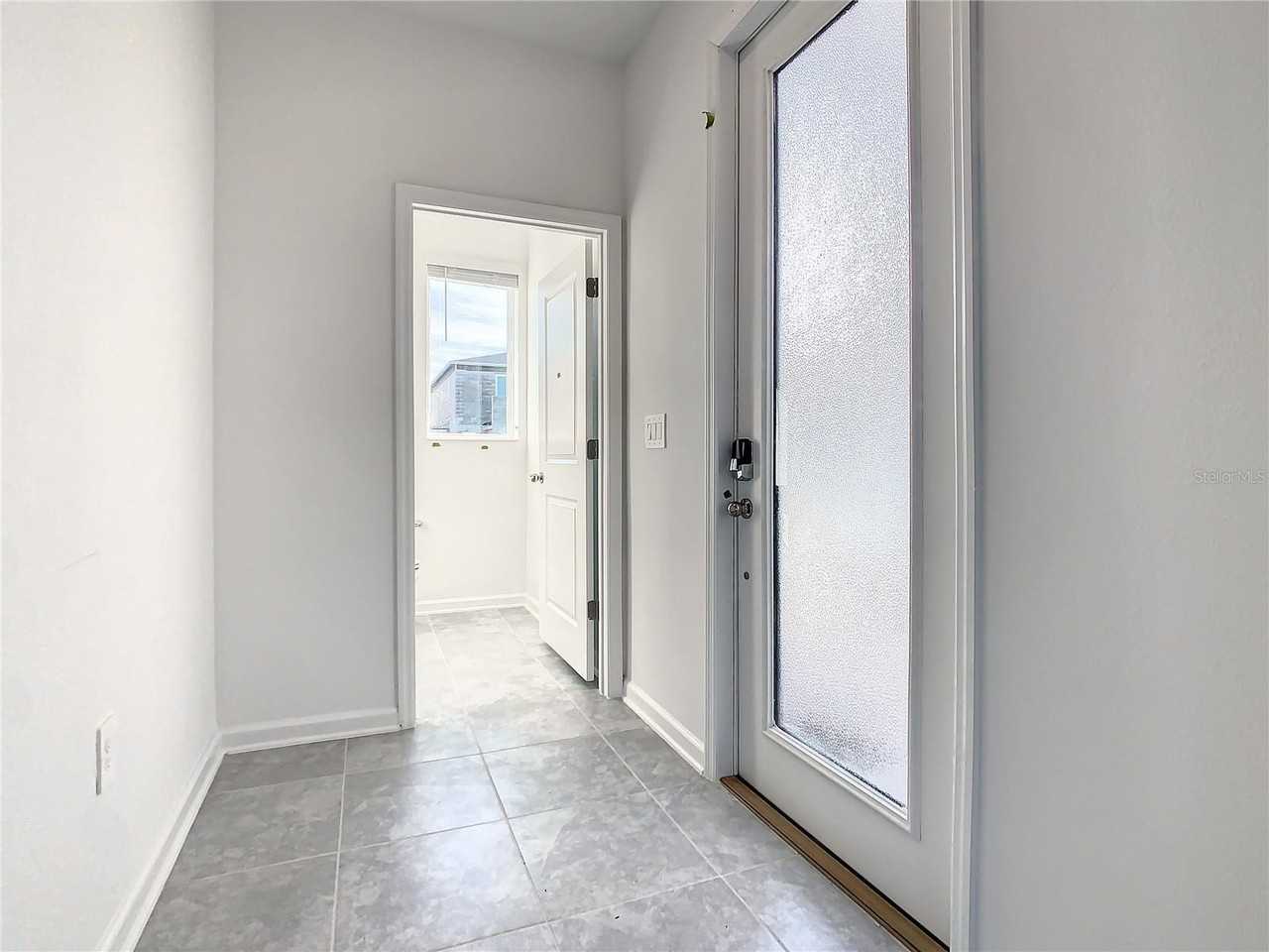 409 Bogey Dr - Photo 3 of 34