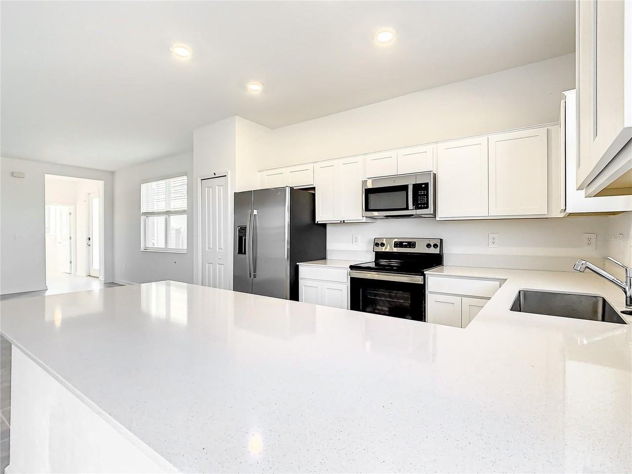 409 Bogey Dr - Photo 6 of 34