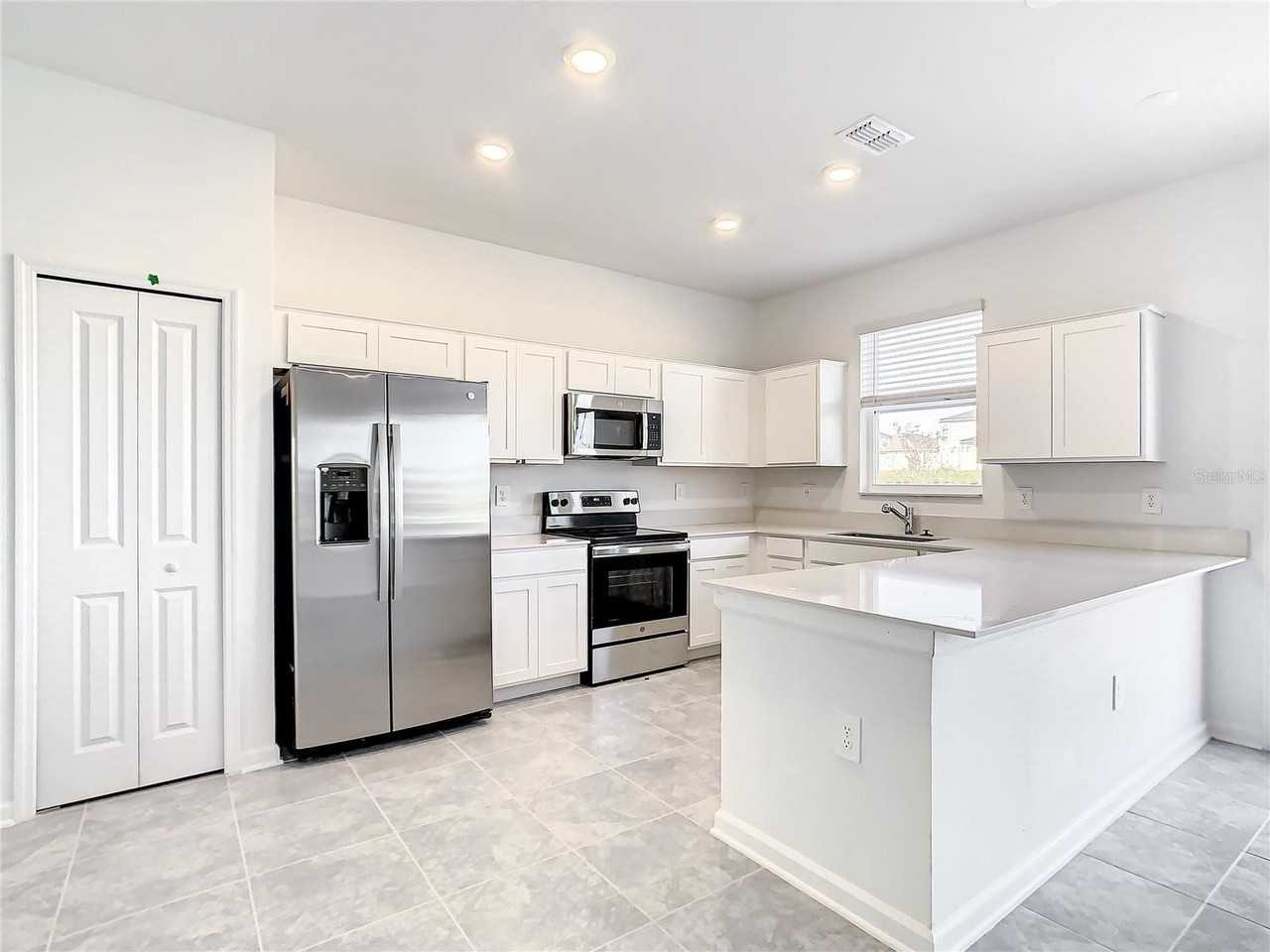 409 Bogey Dr - Photo 7 of 34