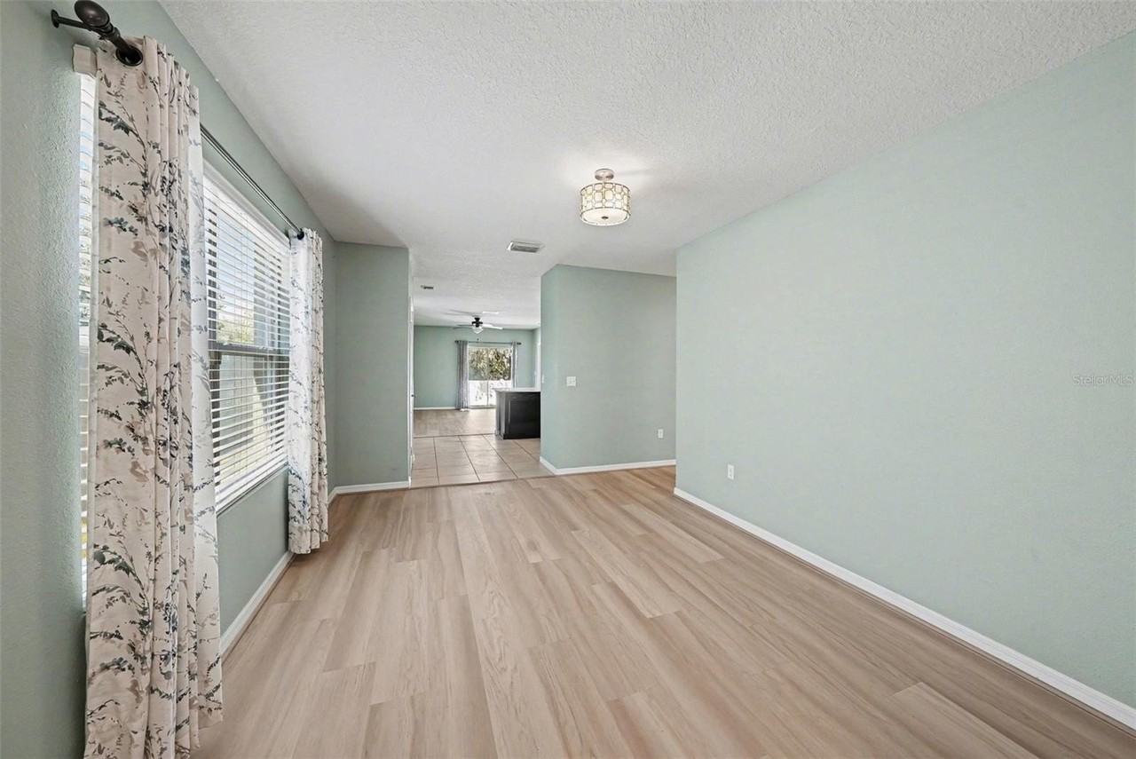 813 Wiltonway Dr - Photo 2 of 15