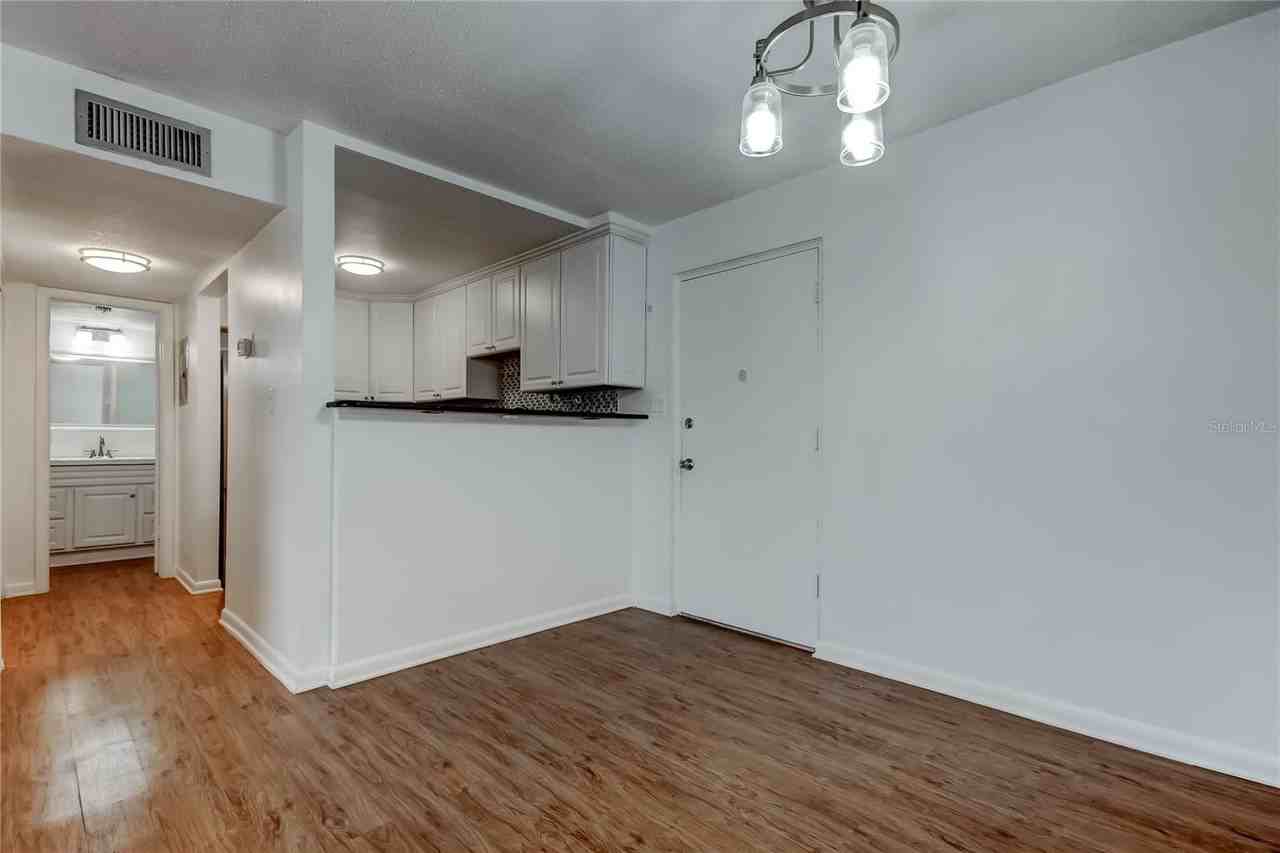 2302 S Manhattan Ave #310 - Photo 5 of 16