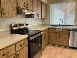 13719 Whitby Rd - Photo 3 of 21