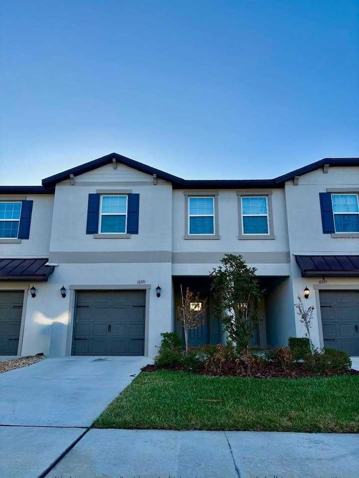 10321 Trumpet Honeysuckle Way