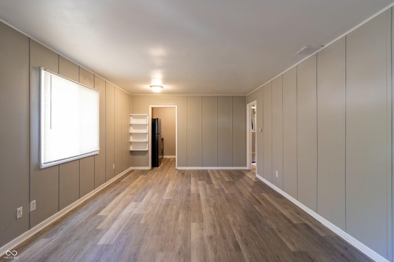 1104 N Somerset Ave - Photo 2 of 13