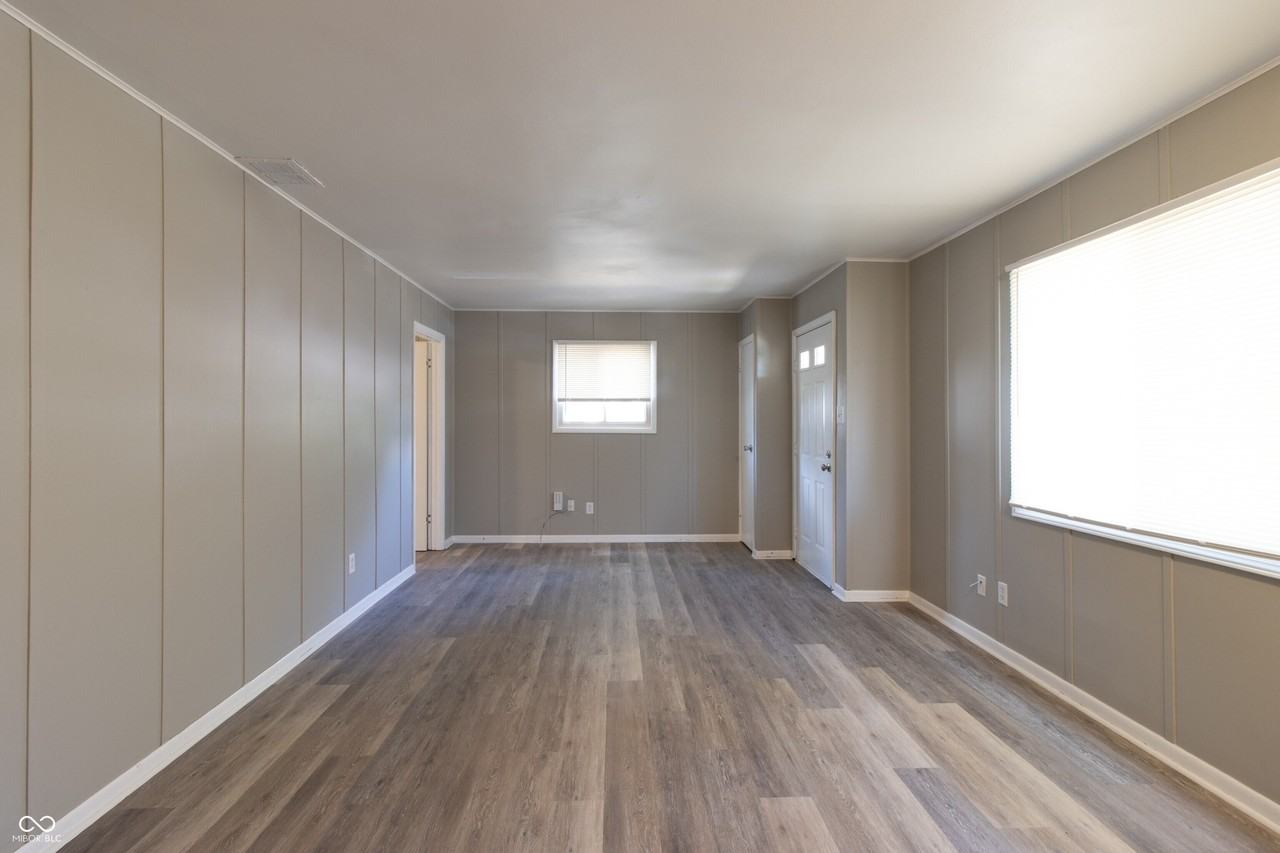 1104 N Somerset Ave - Photo 4 of 13