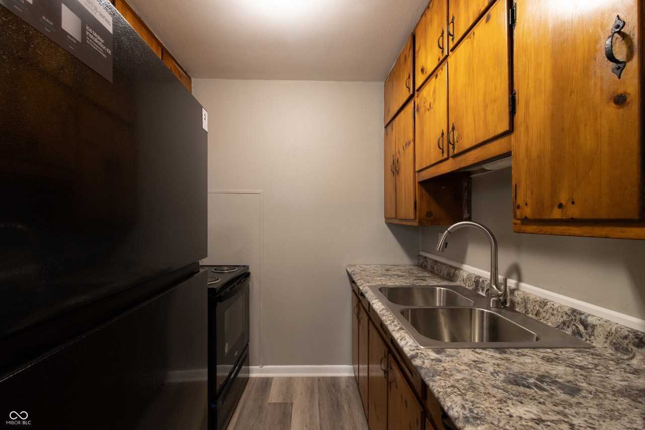 1104 N Somerset Ave - Photo 7 of 13