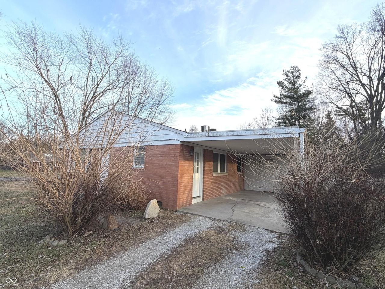 2789 E Hanna Ave - Photo 2 of 16