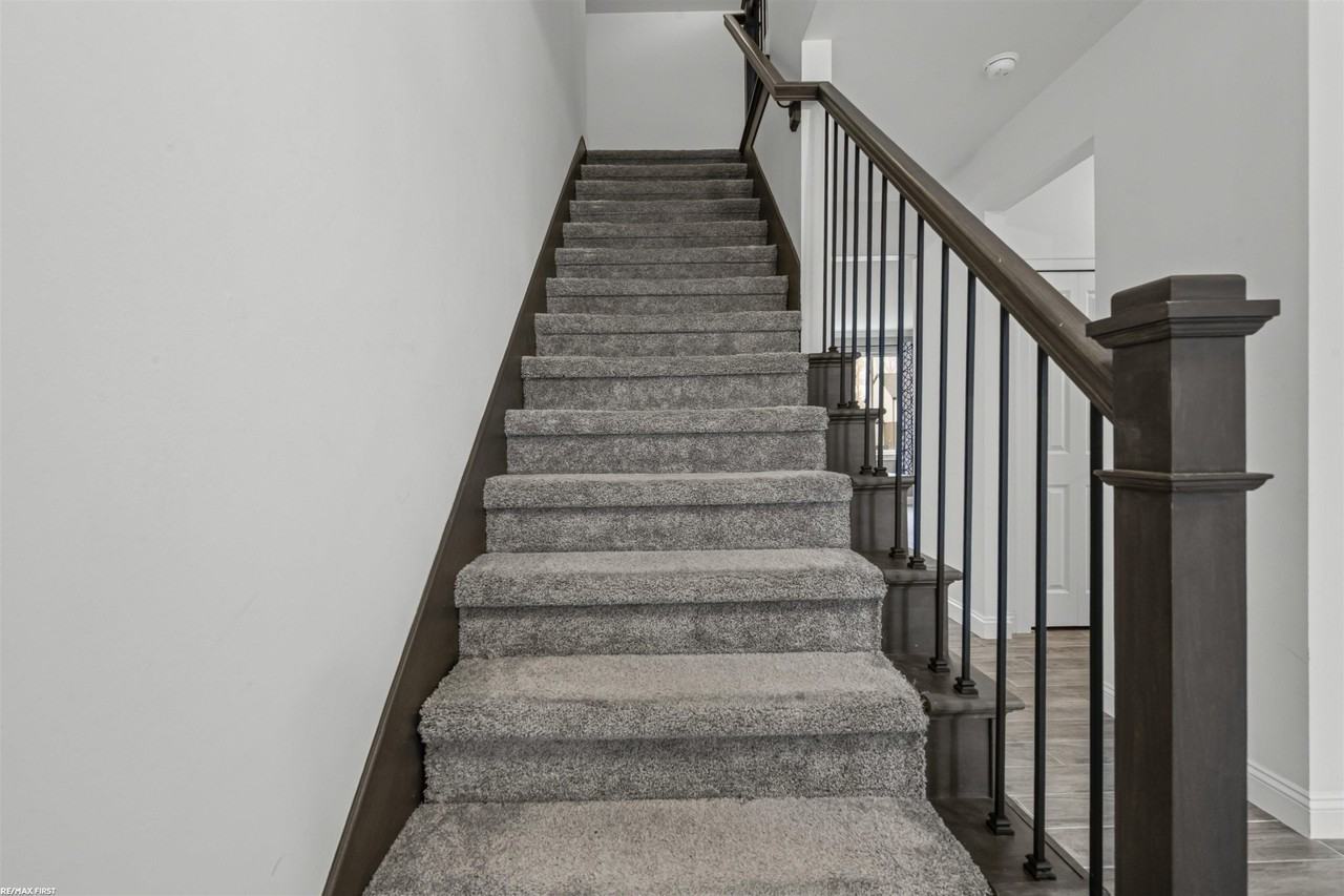 47359 Bayside Cir - Photo 3 of 34