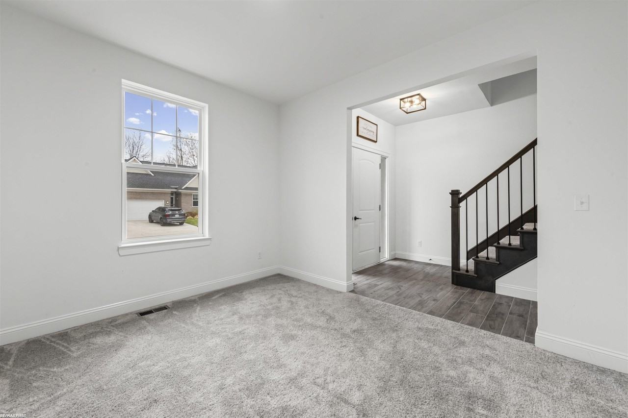 47359 Bayside Cir - Photo 5 of 34