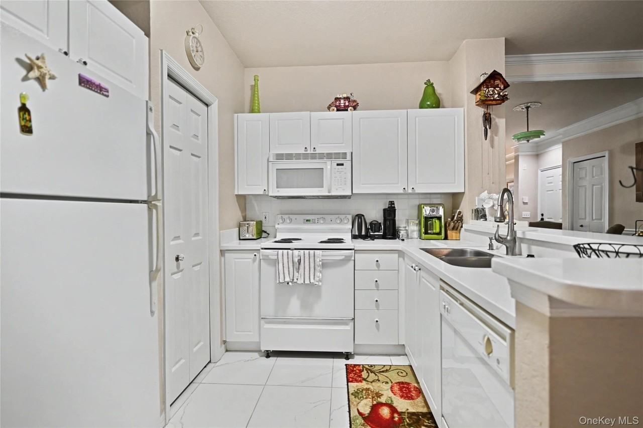 5174 Northridge Rd #211 - Photo 6 of 29