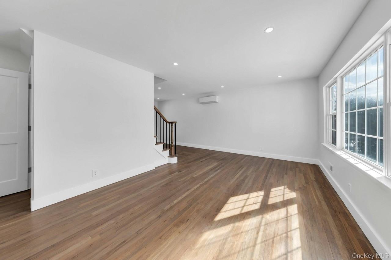 11 Barbara Dr - Photo 4 of 14