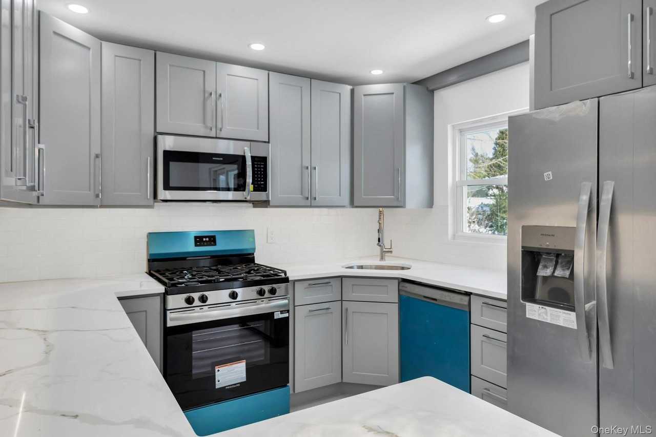 11 Barbara Dr - Photo 6 of 14