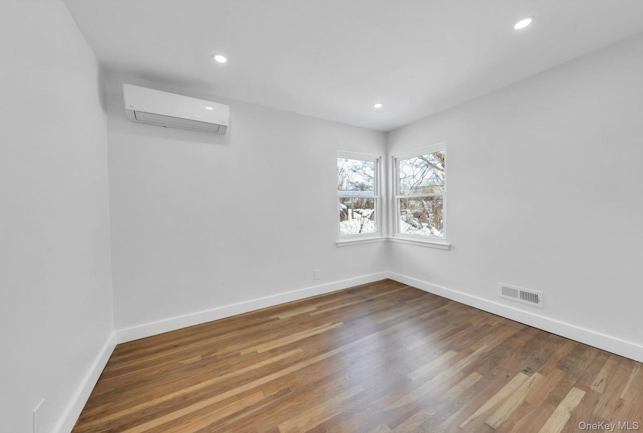 11 Barbara Dr - Photo 7 of 14