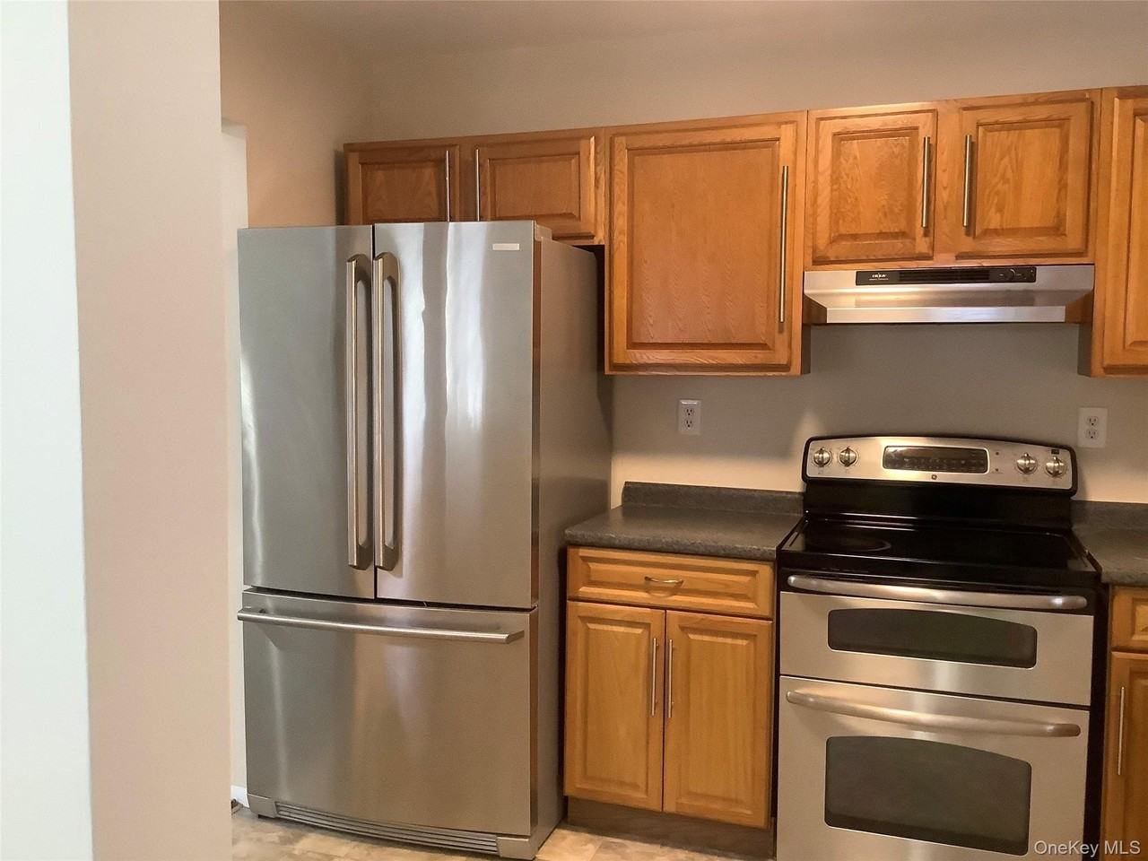 89 Bedford Ave - Photo 2 of 4