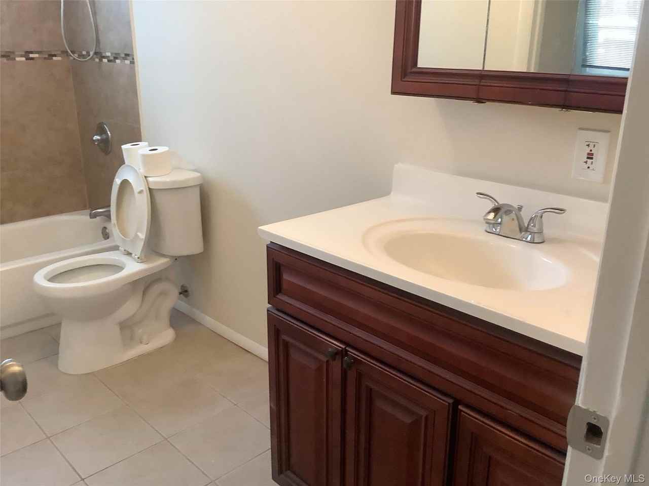 89 Bedford Ave - Photo 4 of 4