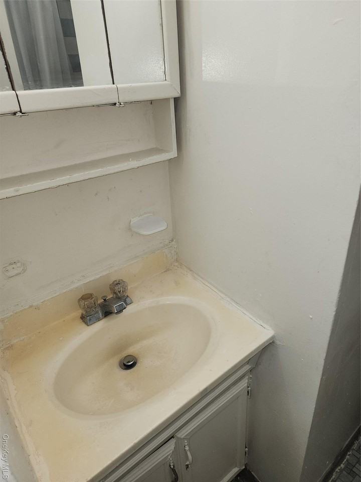 20603 Jamaica Ave 2nd Fl - Photo 6 of 7