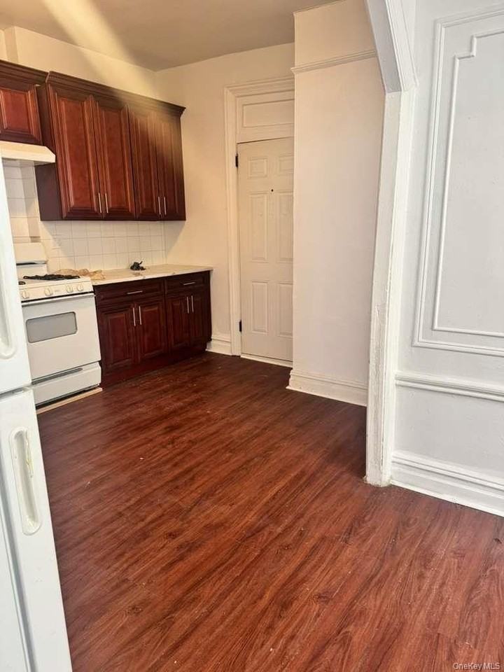 515 Williams Ave - Photo 2 of 10