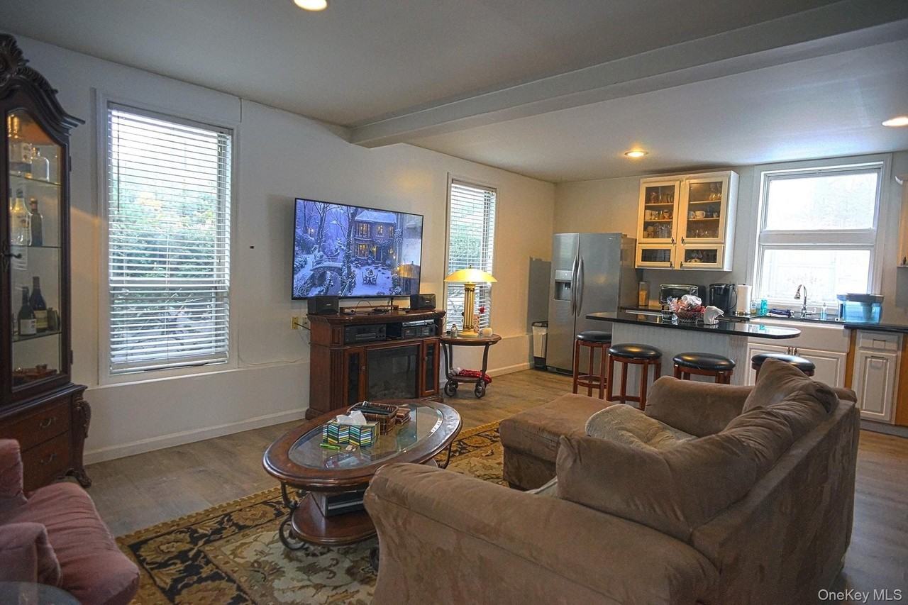 336 Diddell Rd - Photo 2 of 7