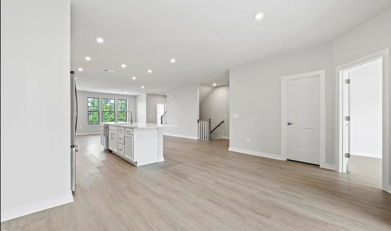 605 Market Grove Dr #1 - Photo 3 of 37