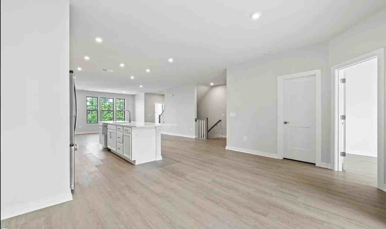 605 Market Grove Dr #1 - Photo 7 of 37