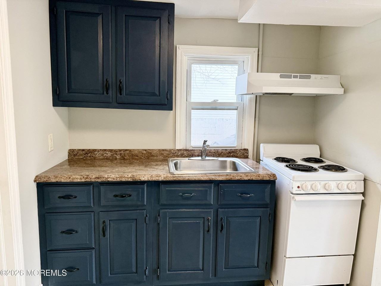 1102 Drummond Ave - Photo 3 of 11