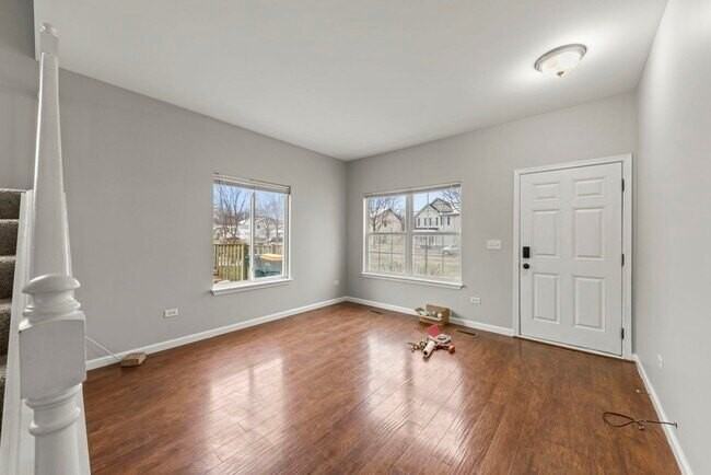 2817 Hoffman St - Photo 2 of 18