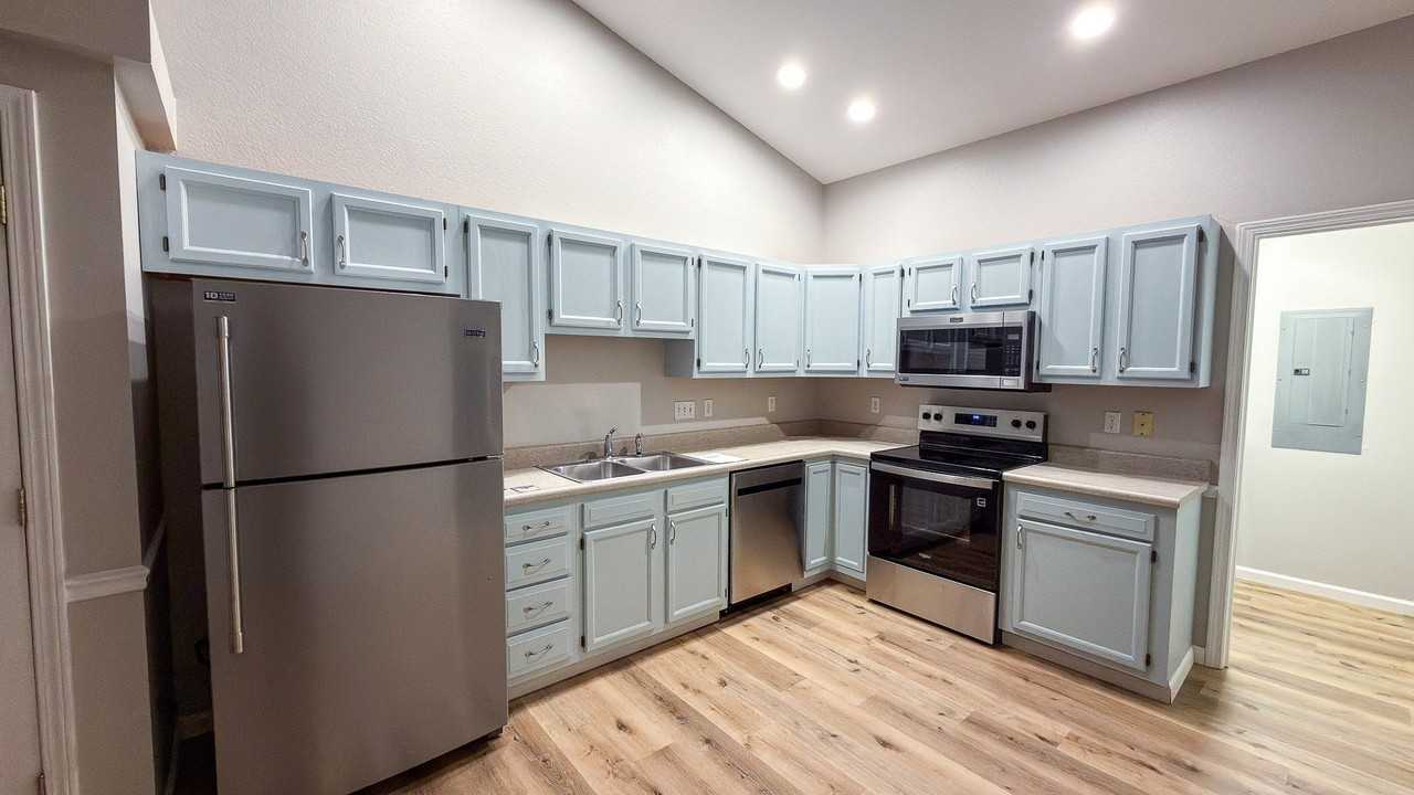 806 S Sunny Ln - Photo 3 of 12