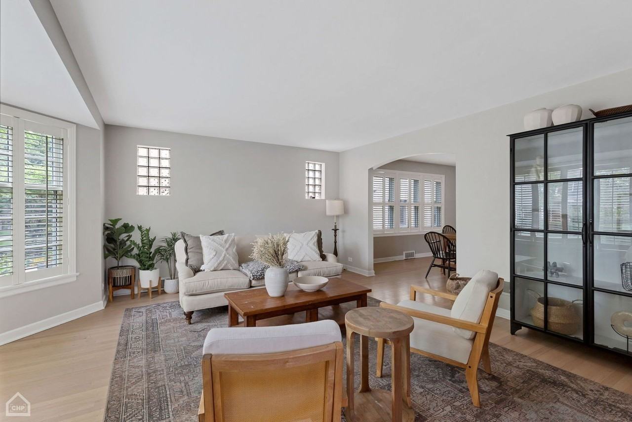 4550 W Thorndale Ave - Photo 4 of 19