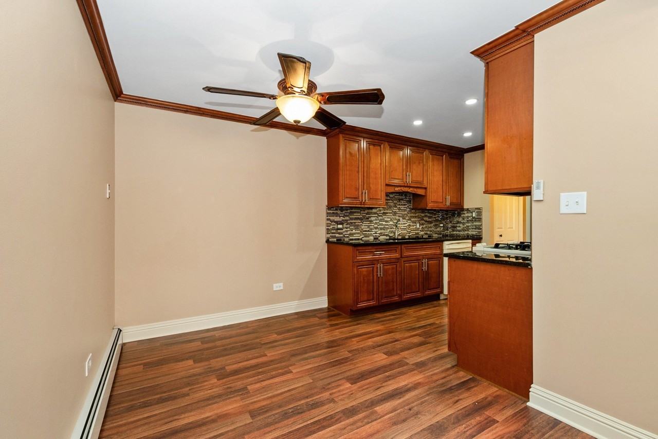 10625 Parkside Ave Apt 8 - Photo 4 of 16