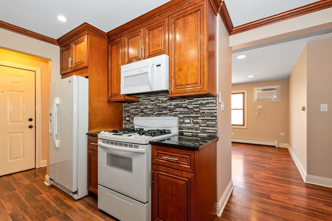 10625 Parkside Ave Apt 8 - Photo 6 of 16